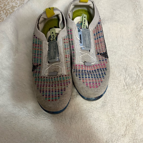 Nike shoes - Picture 1 of 4